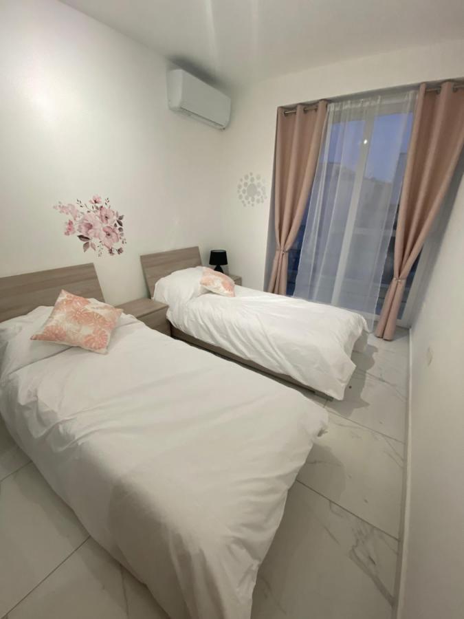 Central, Bright & Modern Apartment Msida