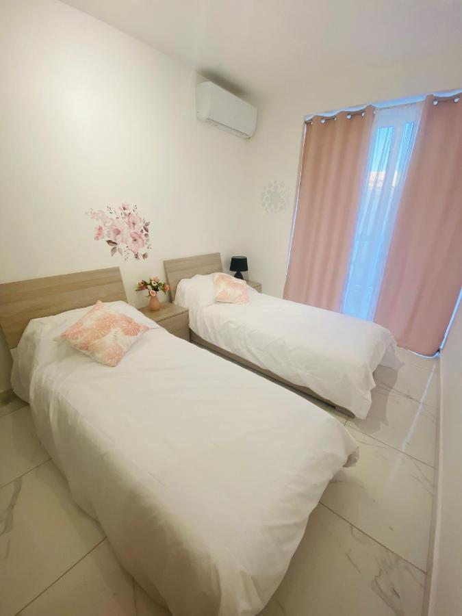 Central, Bright & Modern Apartment Msida