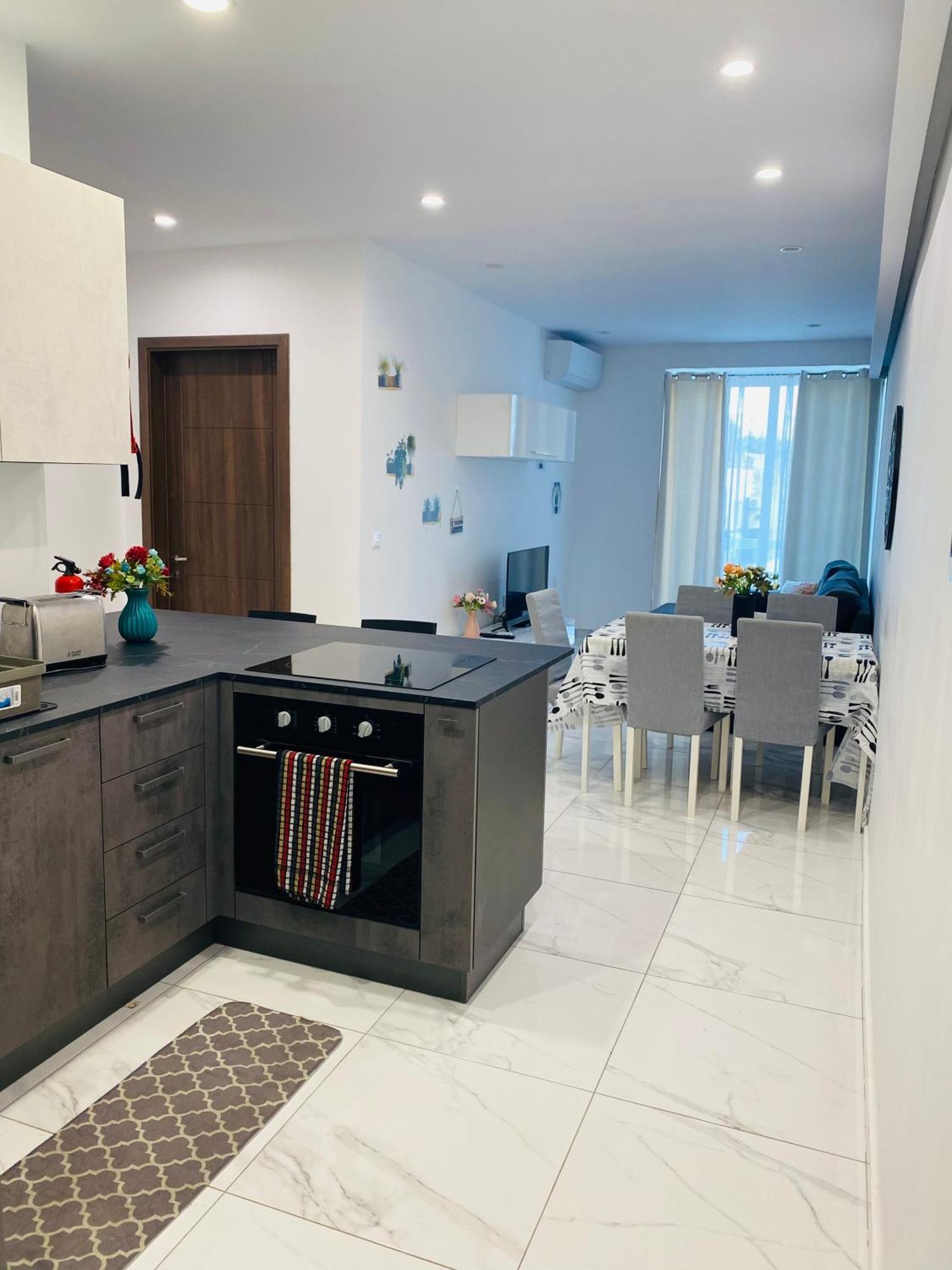 Central, Bright & Modern Apartment *