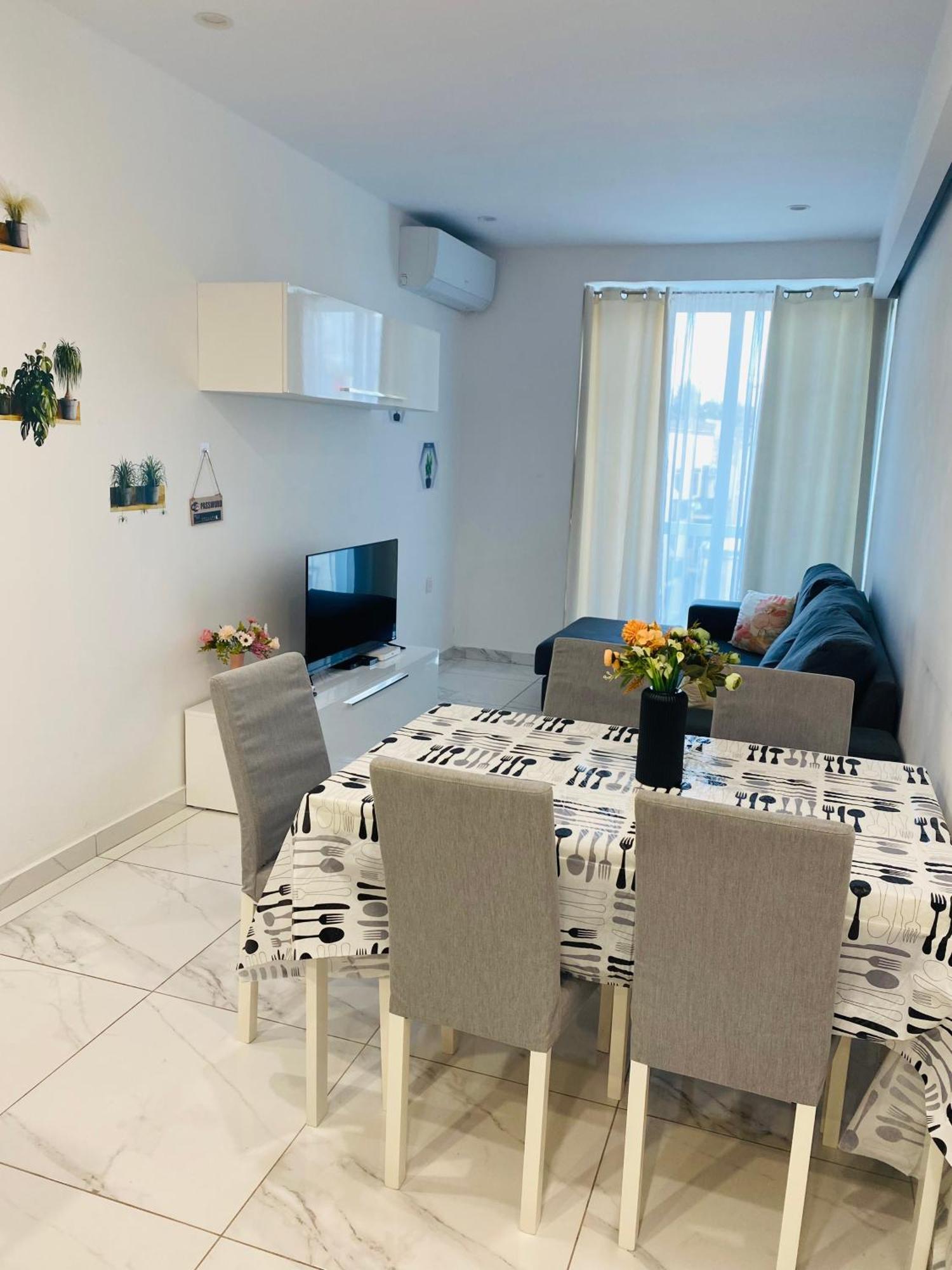 Central, Bright & Modern *
